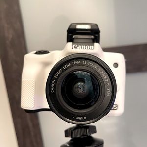 Canon EOS M50